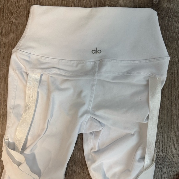 ALO white get wrapped up leggings - Picture 3 of 6